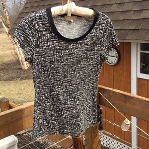 Banana Republic t-shirt with Satin Neckline.